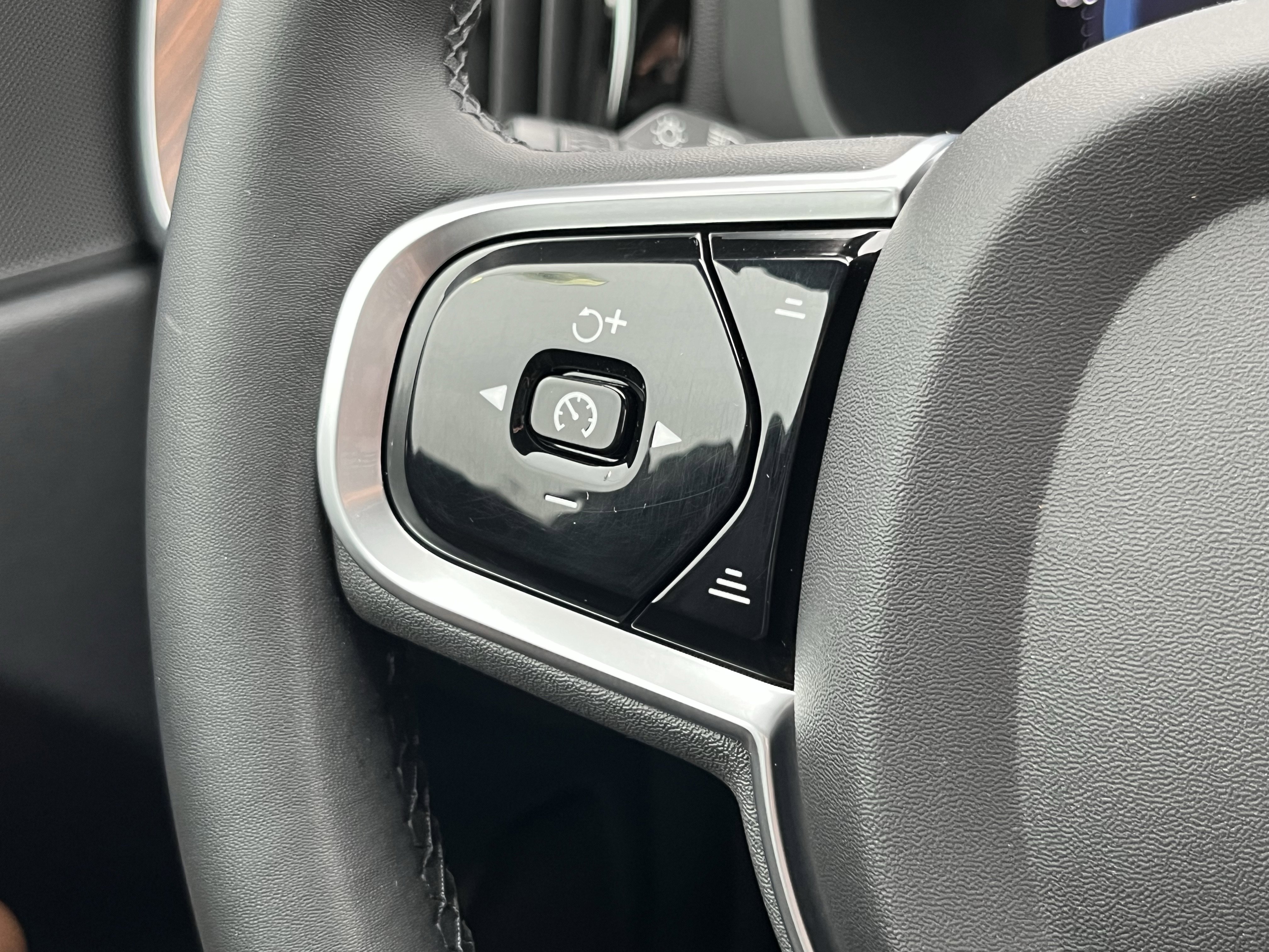 Used 2023 Volvo XC60 T8 Plus image 20