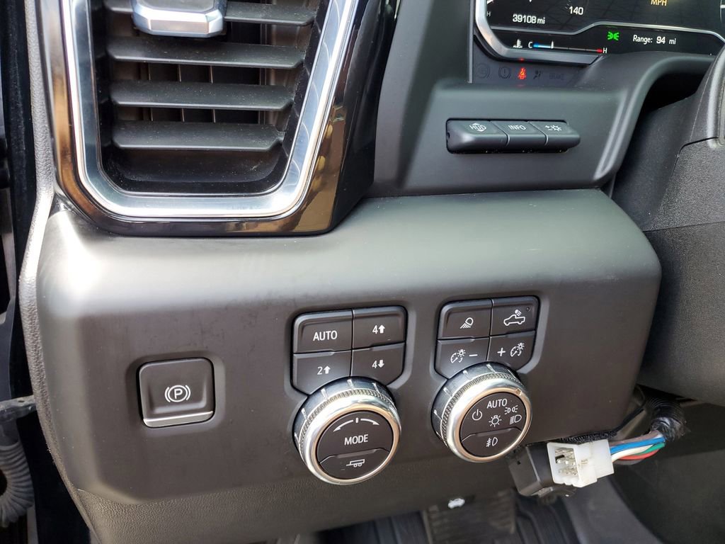 Used 2024 GMC Sierra 2500 Denali Ultimate image 11