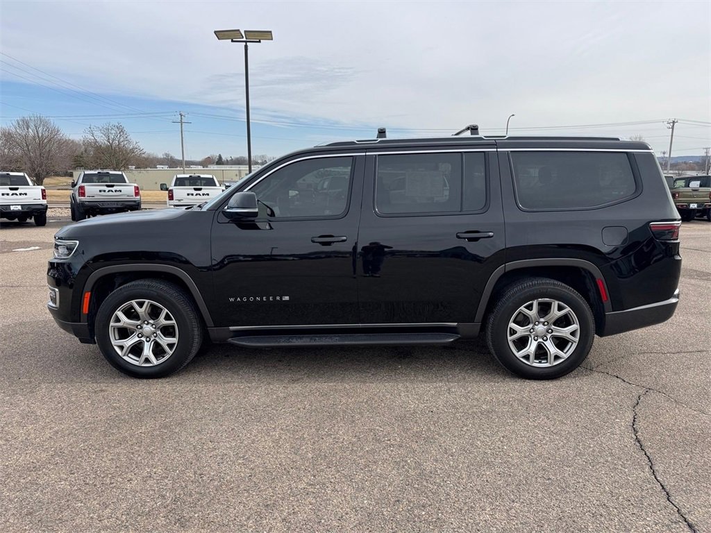 Used 2022 Jeep Wagoneer Series II w/ Rear Seat Video Group 1 image 2