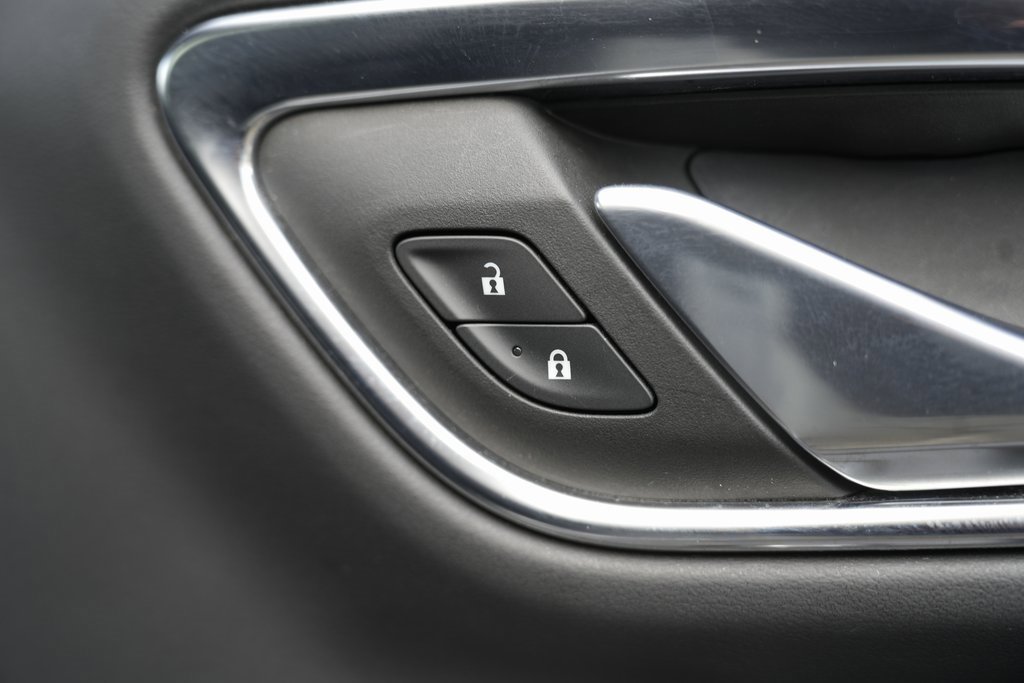 Used 2023 Chevrolet Suburban Premier image 42