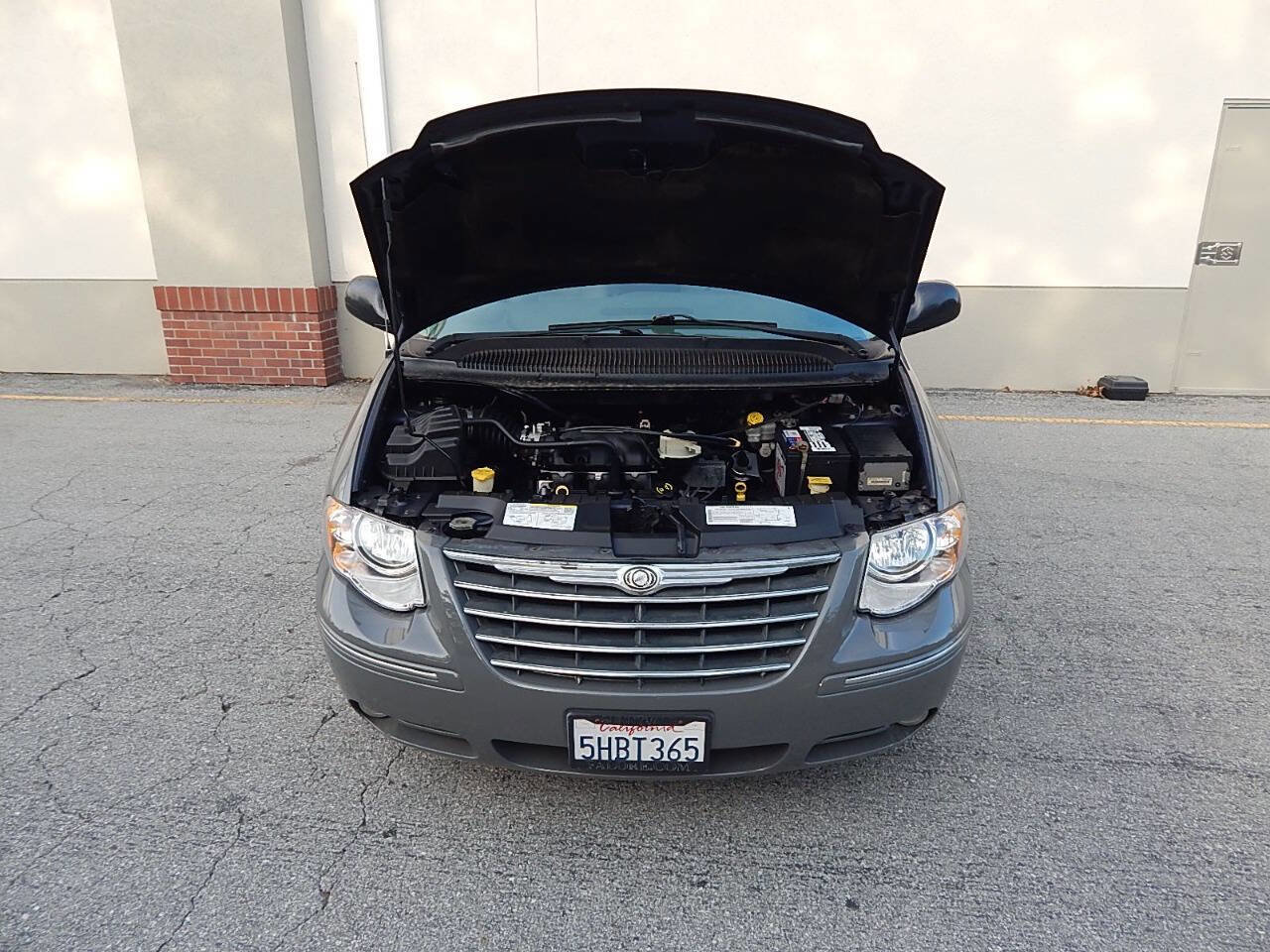 Used 2005 Chrysler Town & Country Touring w/ Luxury Group FWD image 35