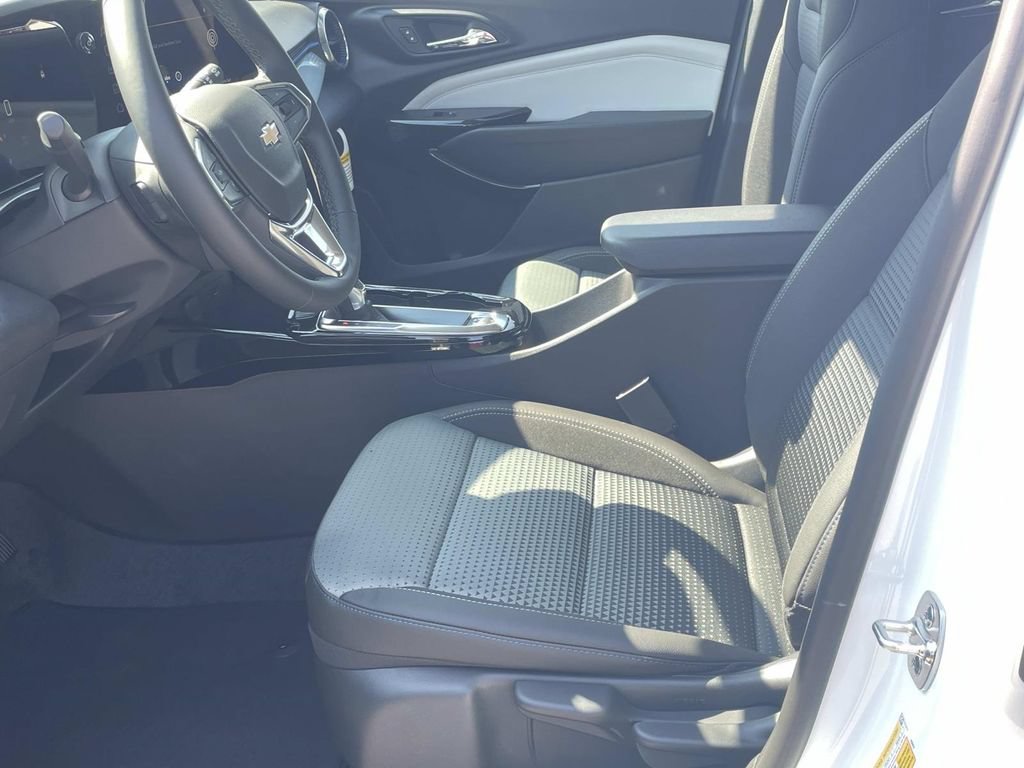 New 2026 Chevrolet Trax LT w/ Driver Confidence Package FWD image 15