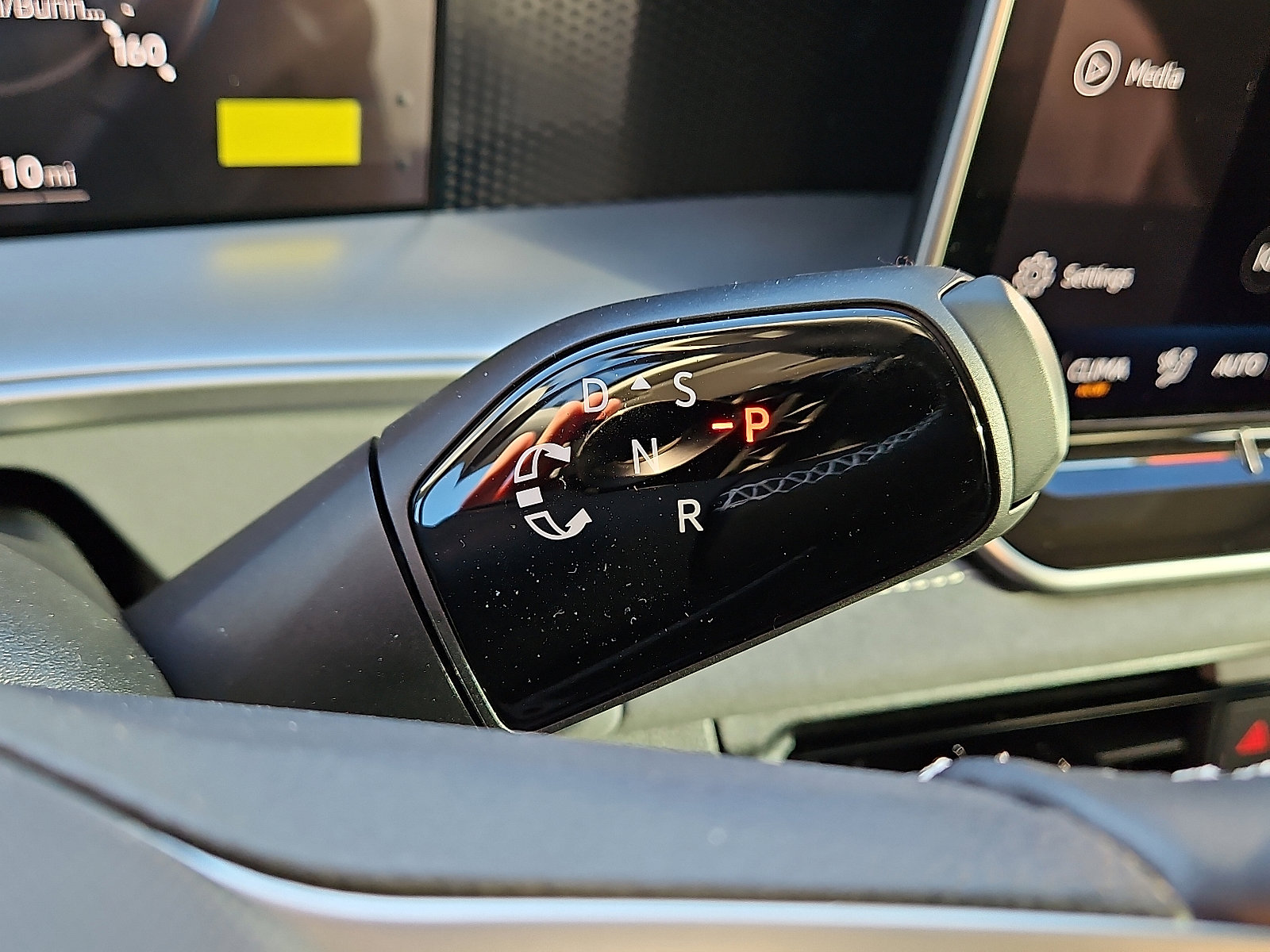 New 2026 Volkswagen Tiguan SE FWD image 19