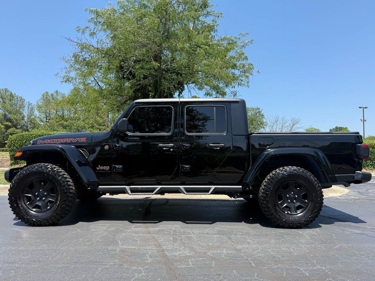 Used 2022 Jeep Gladiator Mojave AWD/4WD image 2