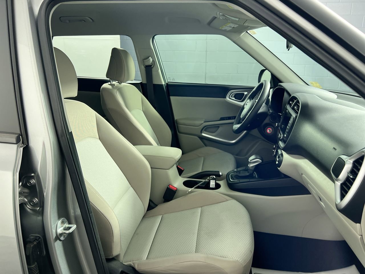 Certified 2025 Kia Soul LX w/ LX Technology Package FWD image 28