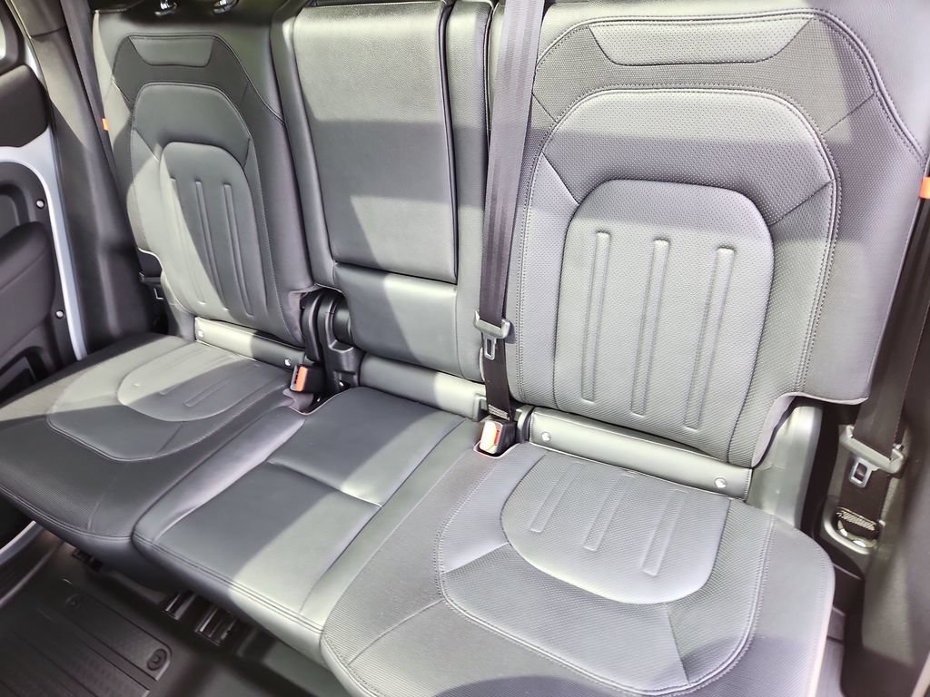 Used 2021 Land Rover Defender 110 X-Dynamic SE AWD/4WD image 24
