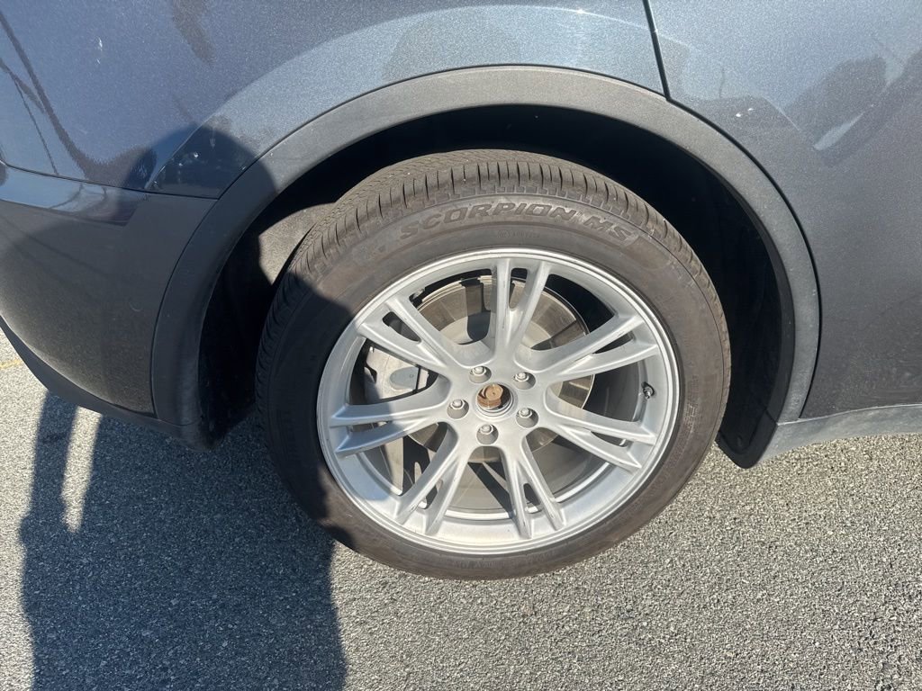 Used 2021 Tesla Model Y Long Range image 10