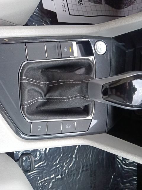 Used 2023 Volkswagen Tiguan SE R-Line image 25