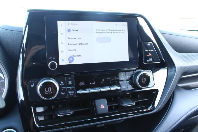 Used 2024 Toyota Highlander XSE FWD image 23