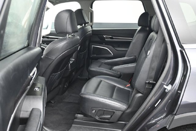Used 2025 Kia Telluride S FWD image 9