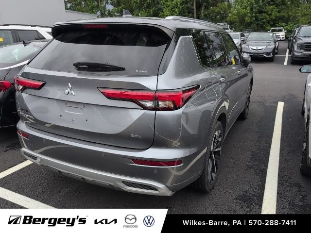 Used 2023 Mitsubishi Outlander SEL AWD/4WD image 6