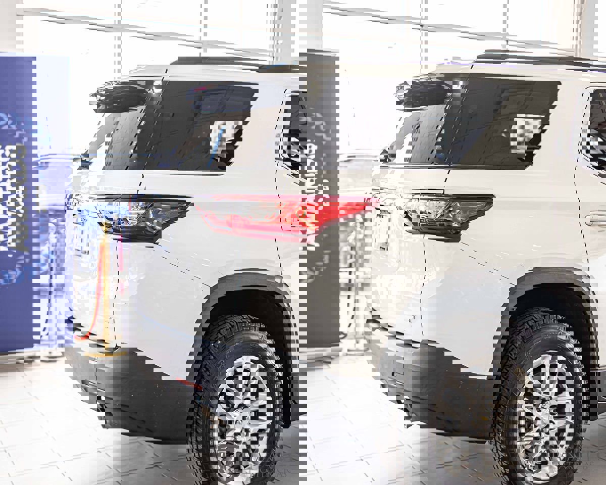 Used 2020 Chevrolet Traverse LT image 12