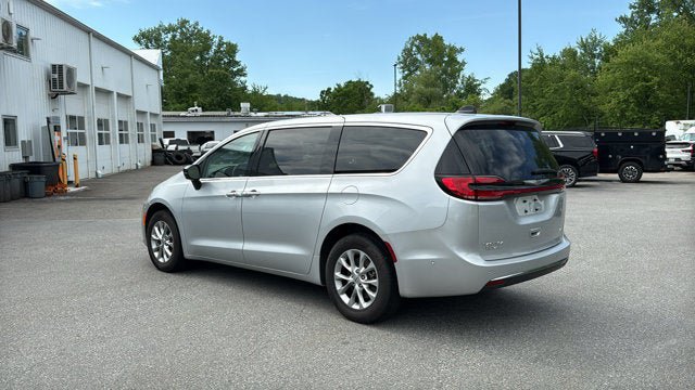 Certified 2024 Chrysler Pacifica Touring-L AWD/4WD image 8