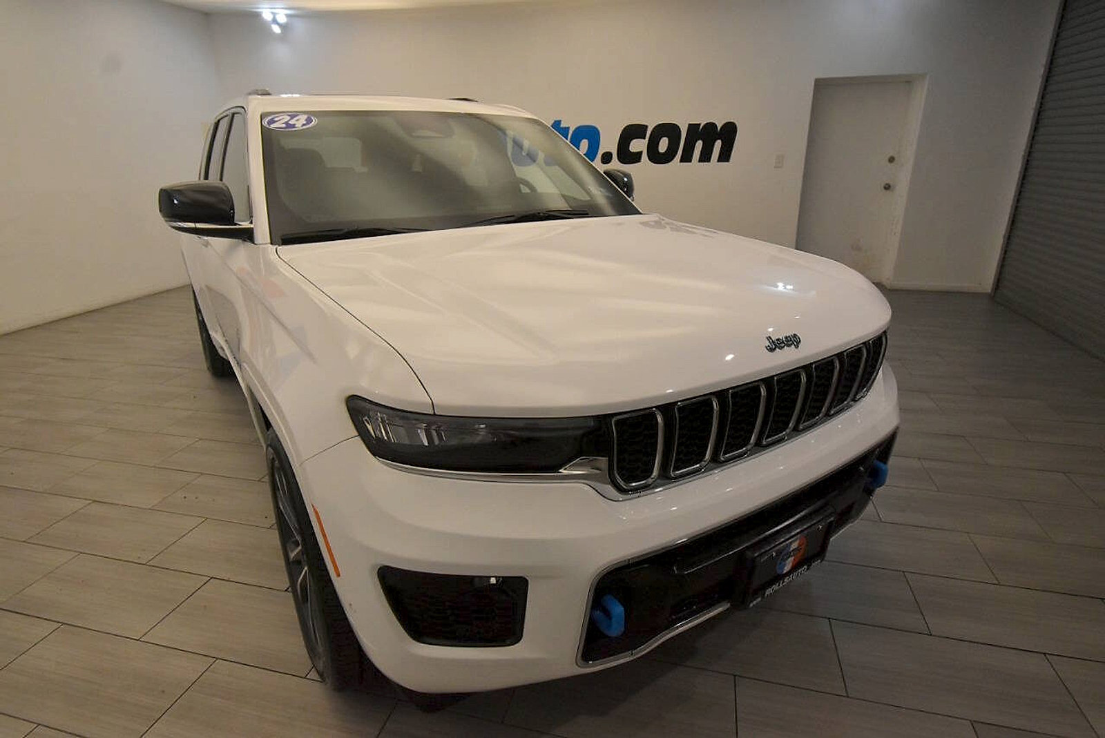 Used 2024 Jeep Grand Cherokee Overland w/ Trailer Tow Package AWD/4WD image 7