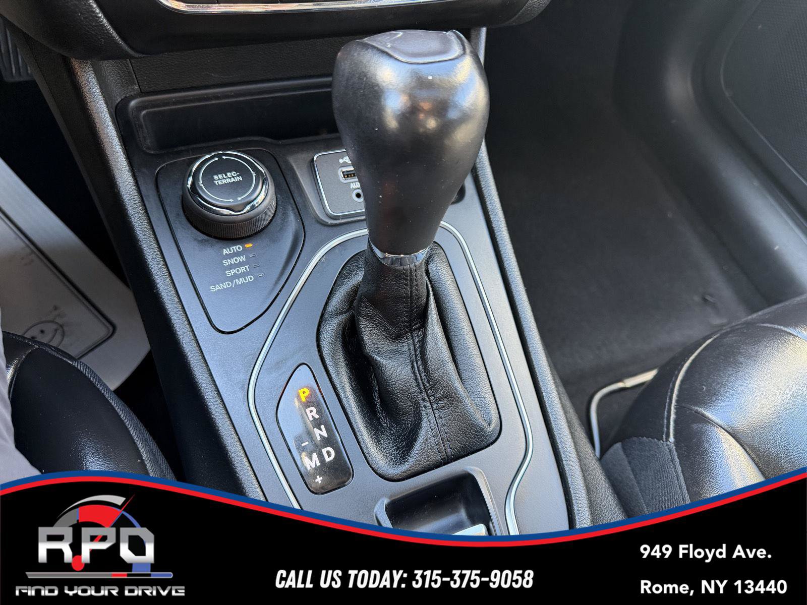 Used 2022 Jeep Cherokee Latitude w/ Sun & Sound Group AWD/4WD image 15