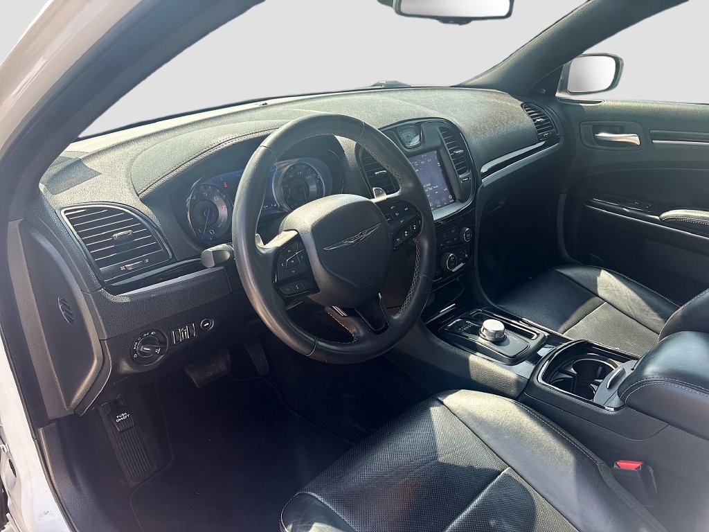Used 2023 Chrysler 300 S w/ Comfort Group RWD image 9