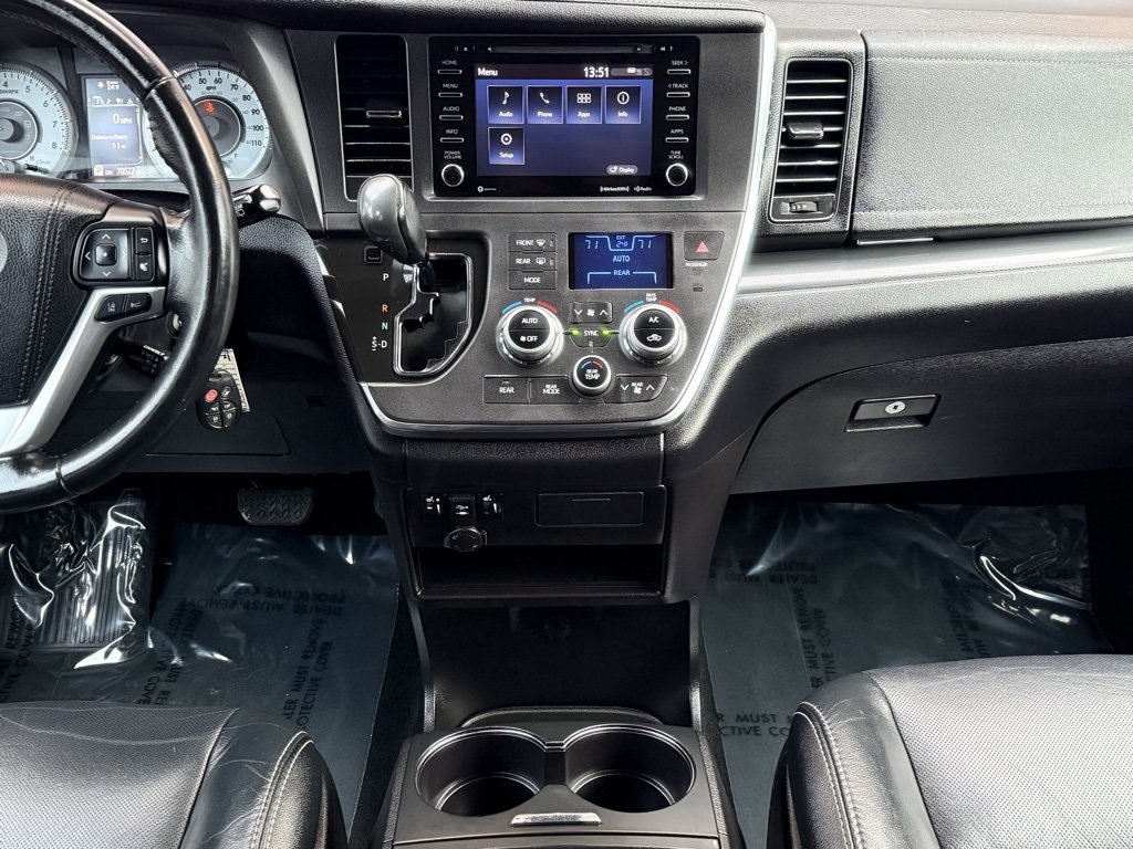 Used 2018 Toyota Sienna SE w/ Carpet Mat Package image 34