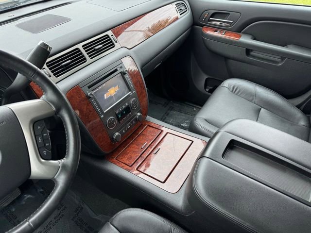 Used 2013 Chevrolet Avalanche LTZ AWD/4WD image 14
