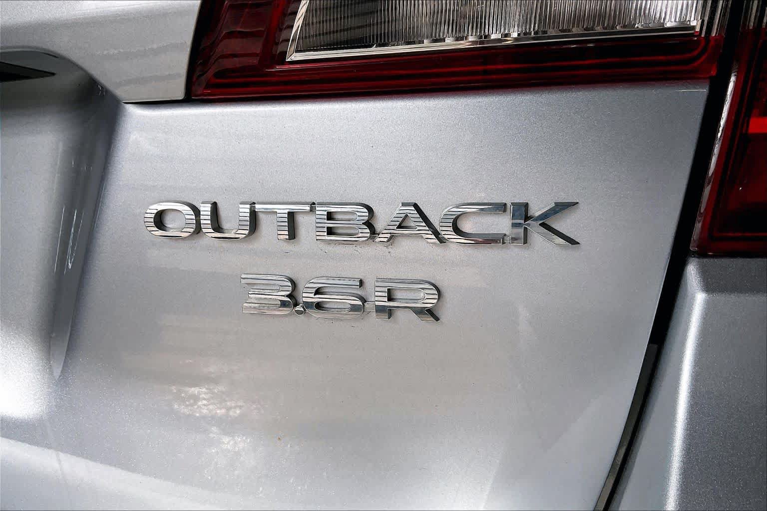 Used 2016 Subaru Outback 3.6R Limited AWD/4WD image 10