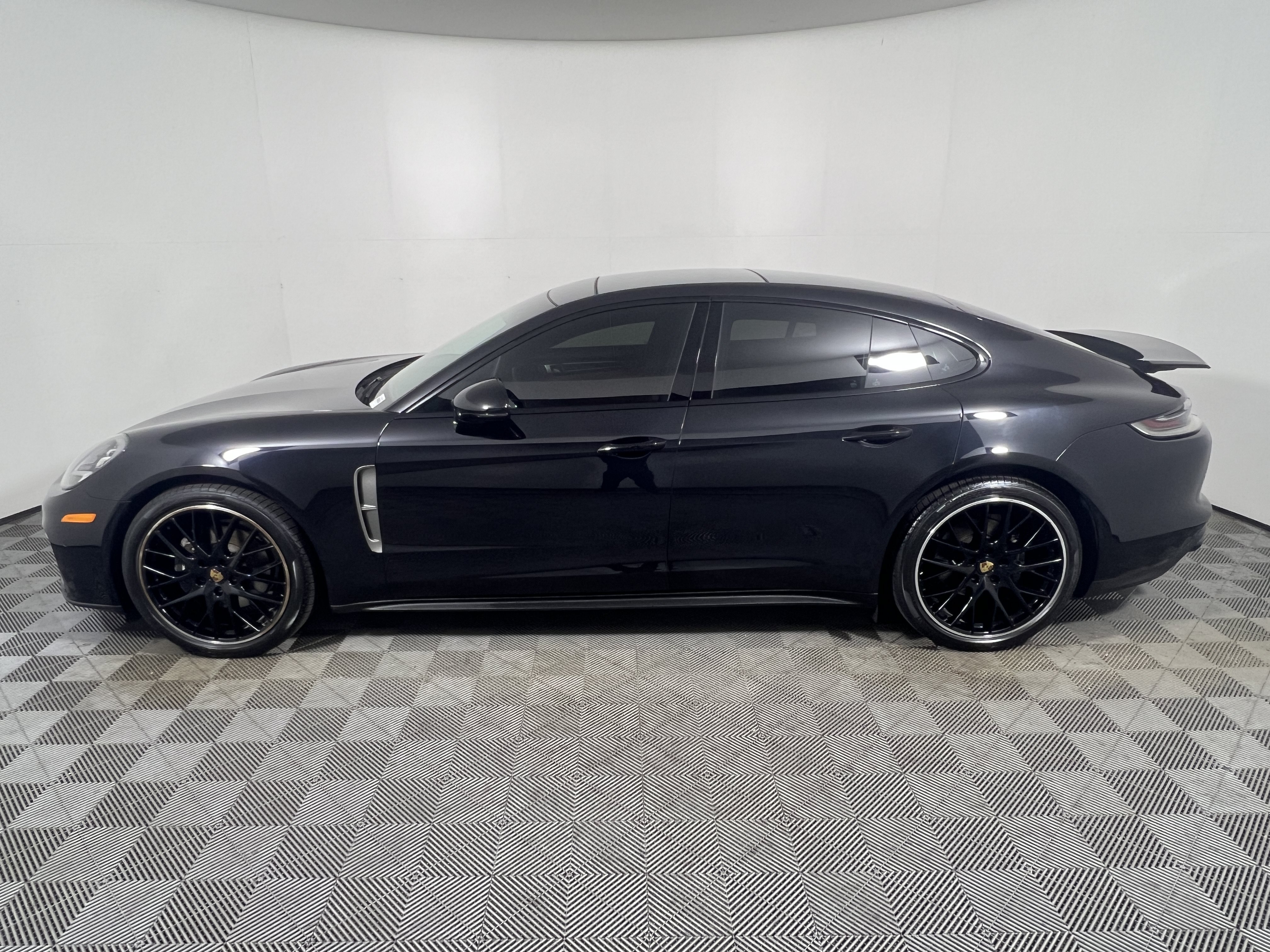 Certified 2023 Porsche Panamera 4 AWD/4WD image 2