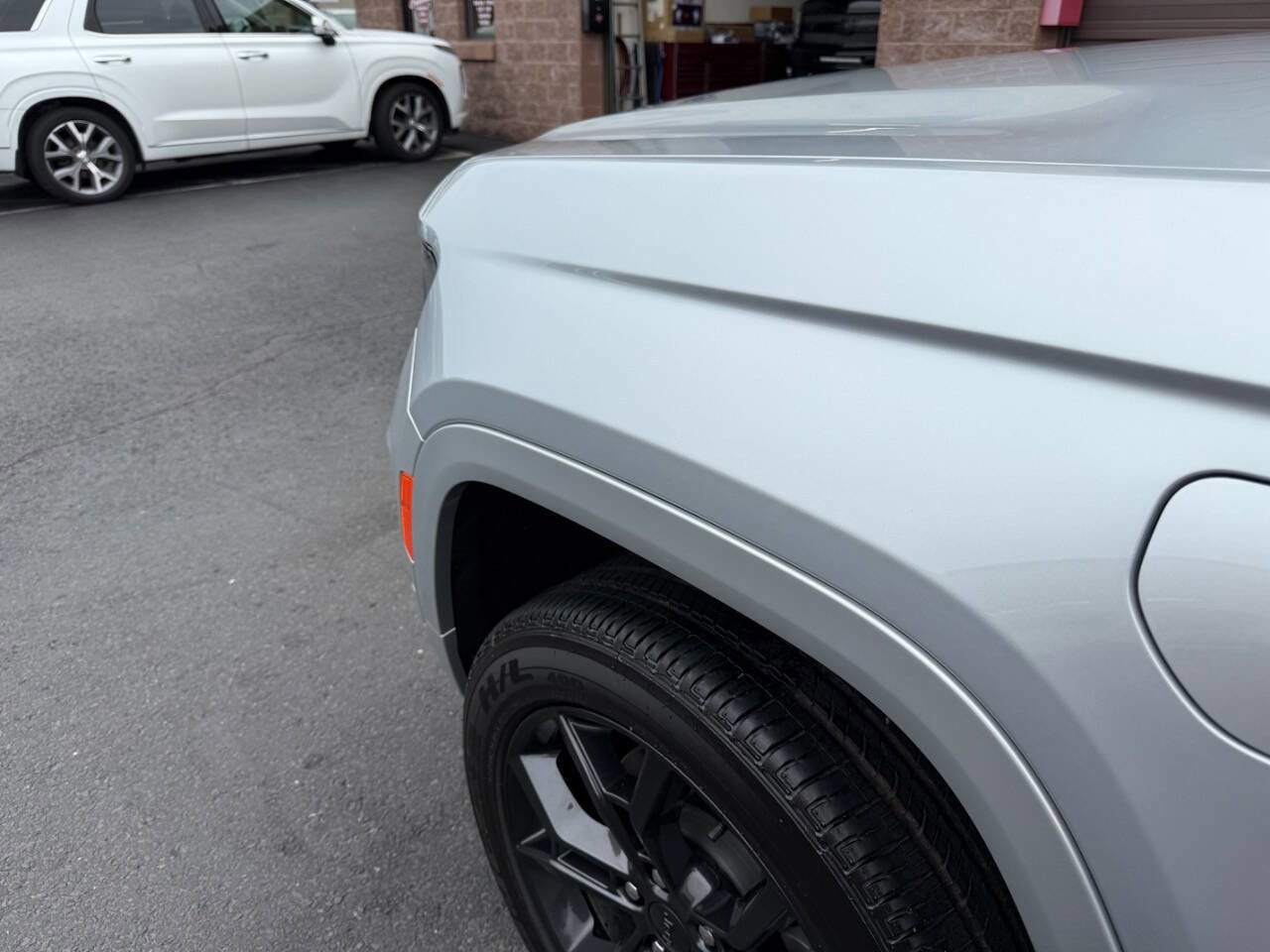 Used 2023 Jeep Grand Cherokee 30th Anniversary image 32