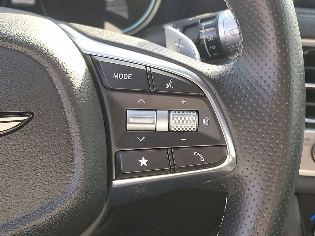 Used 2025 Genesis G70 2.5T image 18