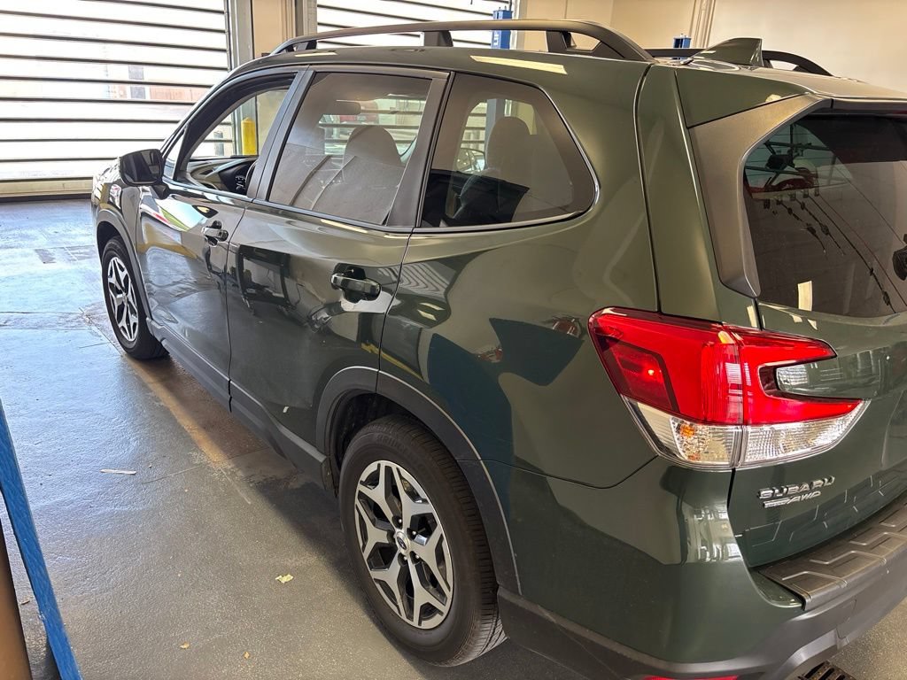Used 2023 Subaru Forester Premium AWD/4WD image 7