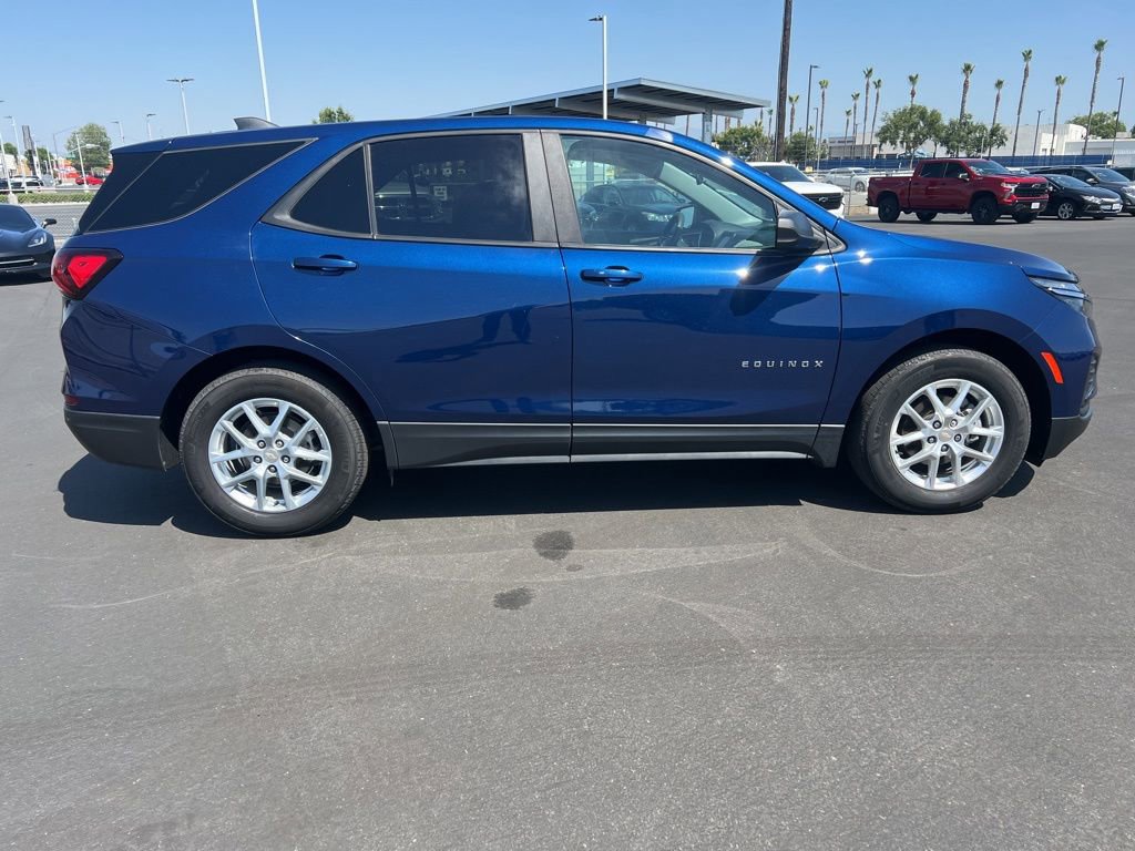 Used 2023 Chevrolet Equinox LS w/ LS Convenience Package FWD image 4