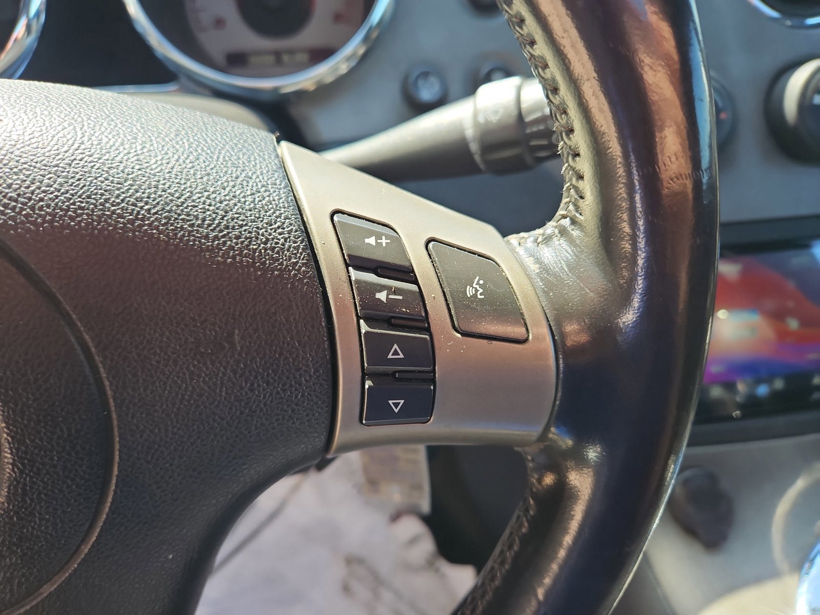 Used 2008 Pontiac Solstice Convertible w/ Premium Package RWD image 10