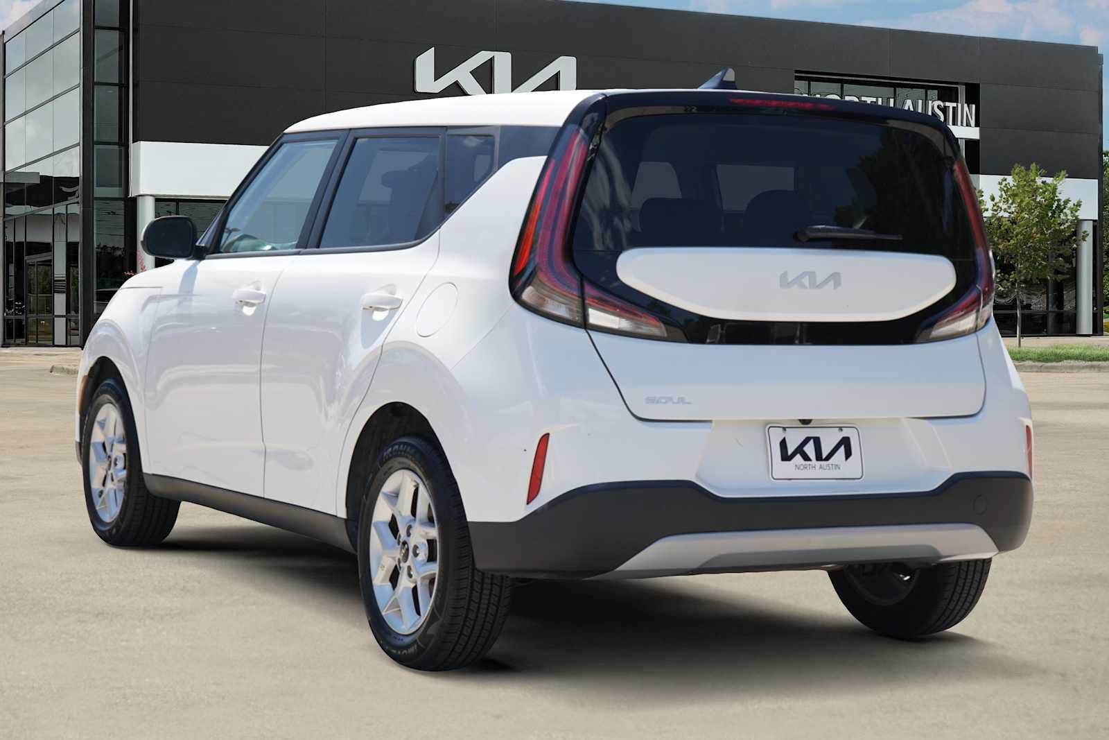 Certified 2024 Kia Soul LX w/ Option Group 015 FWD image 4
