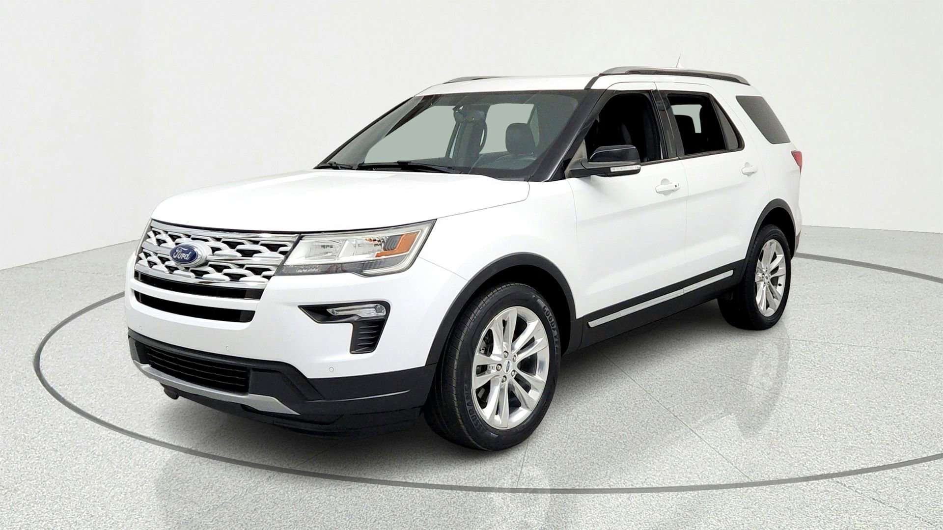 Used 2018 Ford Explorer XLT w/ Equipment Group 202A AWD/4WD image 1