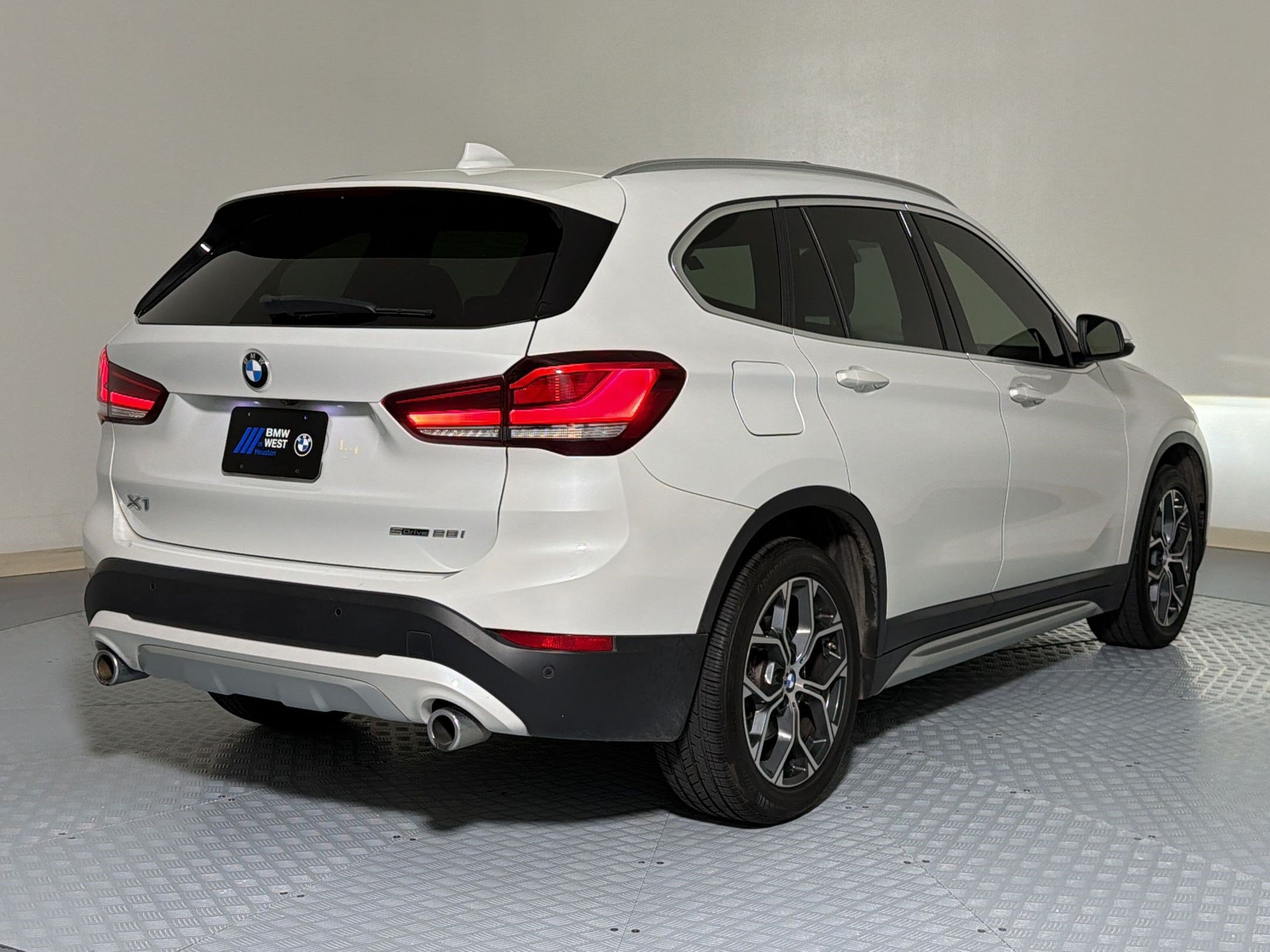 Used 2020 BMW X1 sDrive28i w/ Premium Package FWD image 9