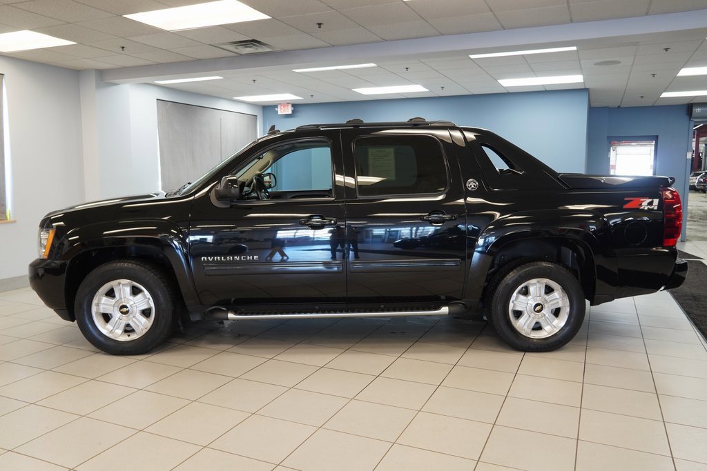 Used 2013 Chevrolet Avalanche LT w/ Suspension Package, Off-Road image 2