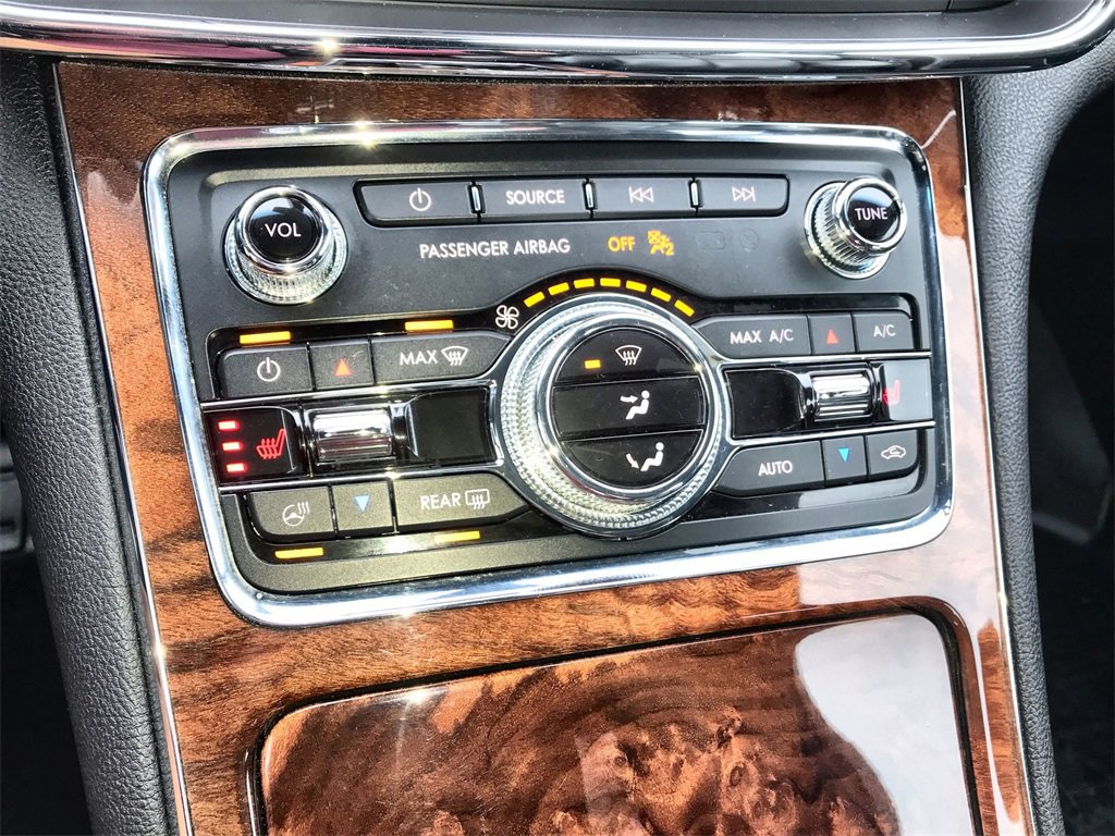 Used 2020 Lincoln Continental Standard w/ Premium Package image 19