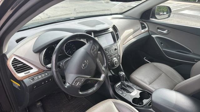 Used 2017 Hyundai Santa Fe AWD image 12