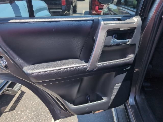 Used 2016 Toyota 4Runner SR5 AWD/4WD image 7