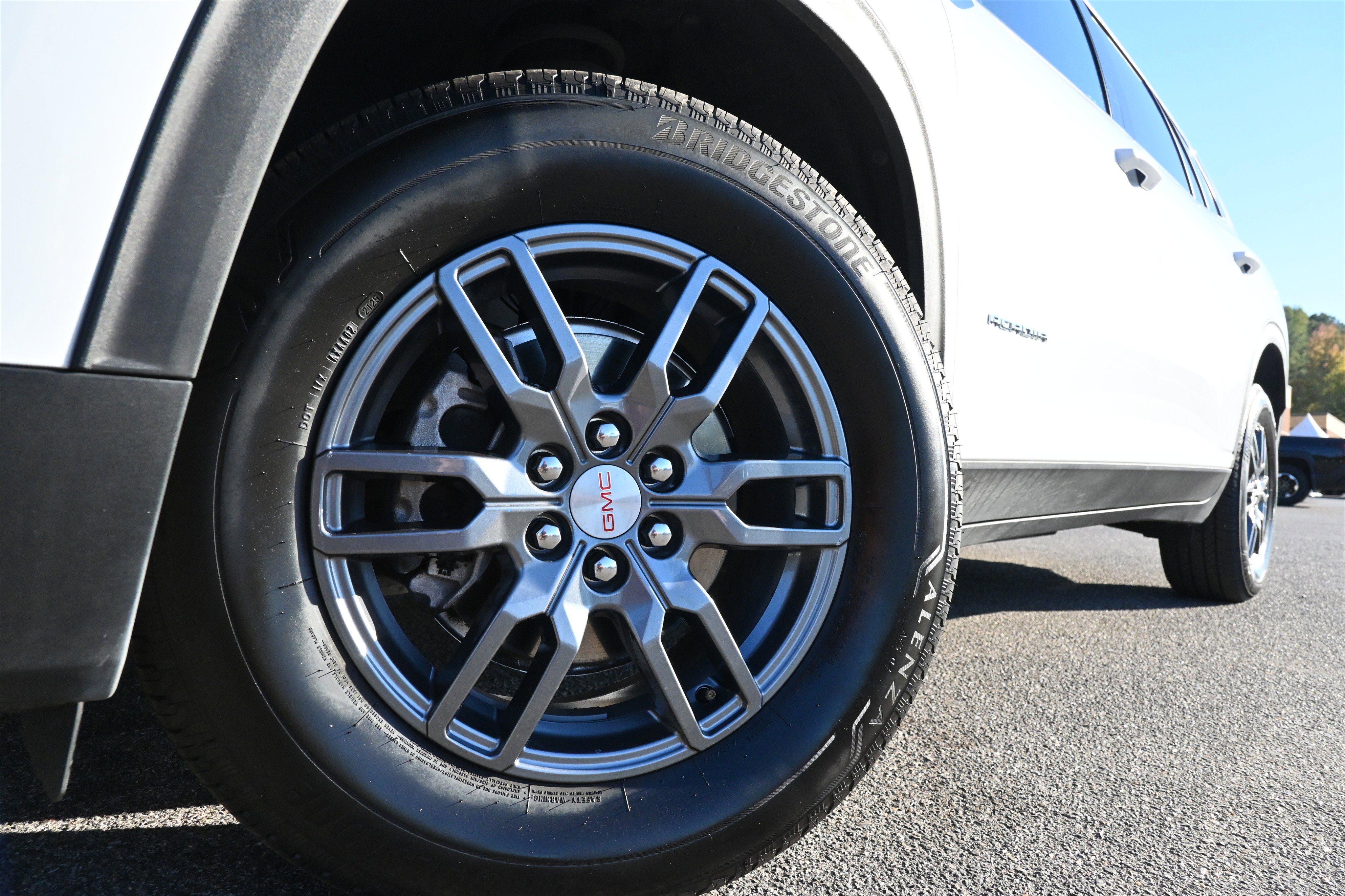 Used 2025 GMC Acadia Elevation image 35