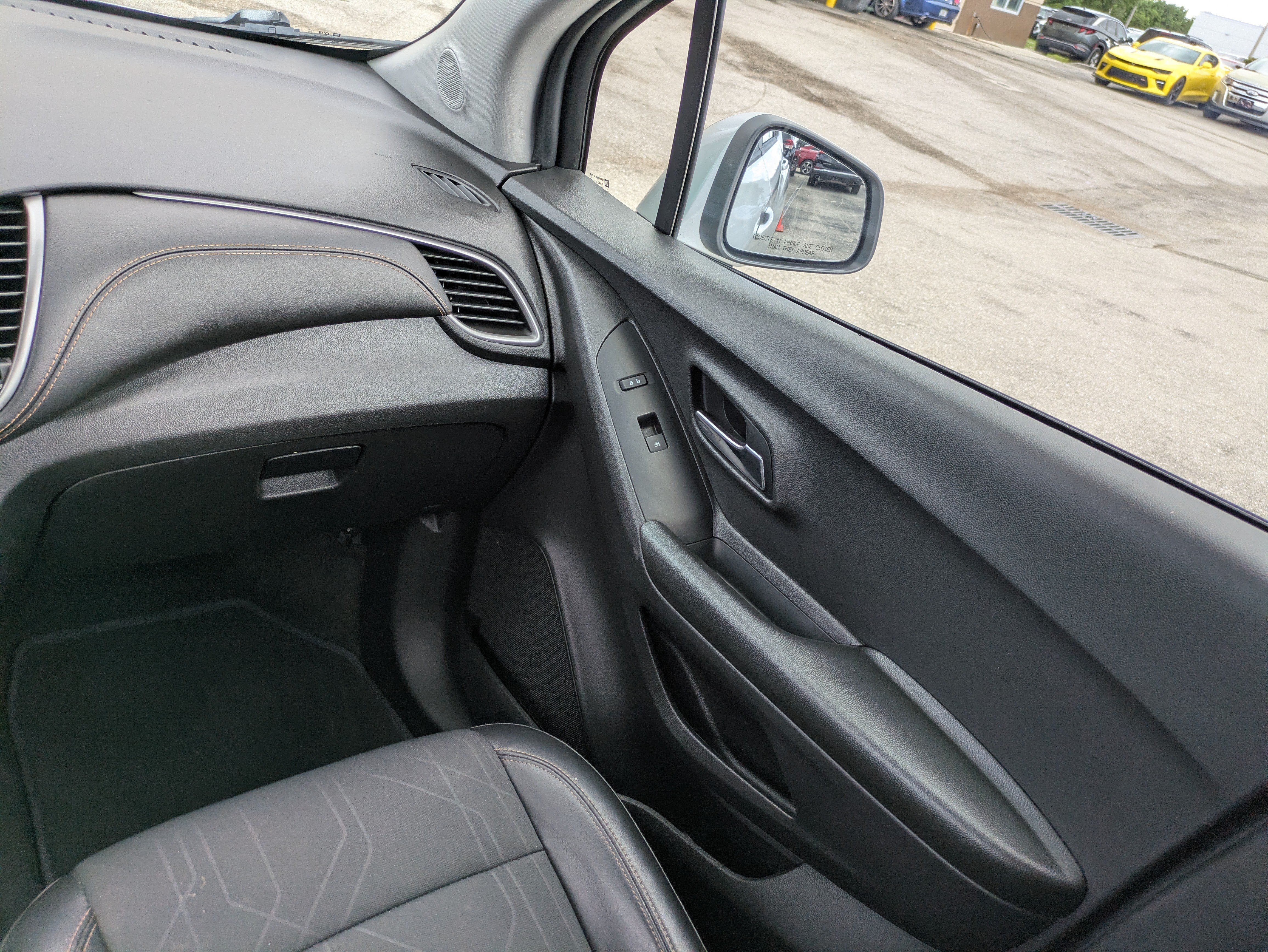 Used 2021 Chevrolet Trax LT w/ Sport Edition FWD image 16