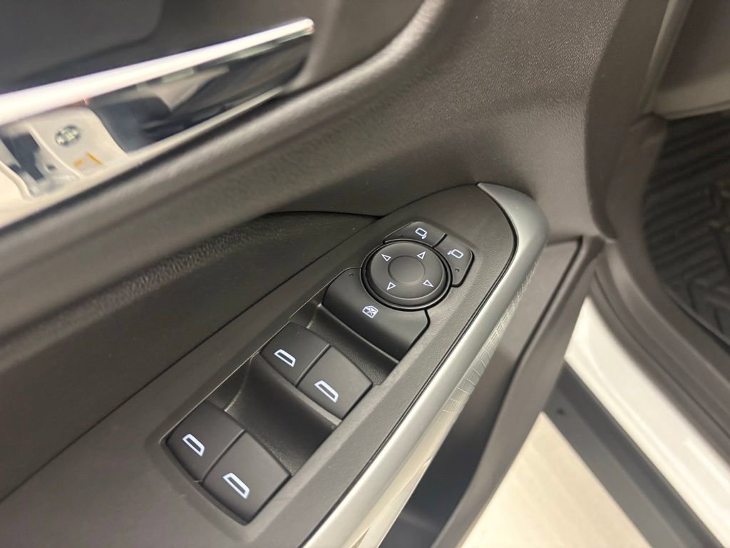 Certified 2025 Chevrolet Trax RS FWD image 24
