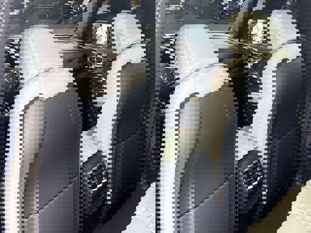 Used 2025 Acura RDX SH-AWD image 23