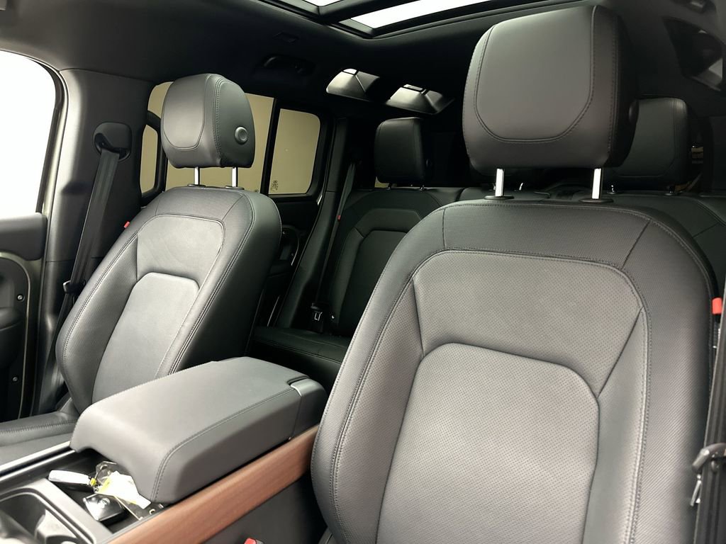 Used 2024 Land Rover Defender 110 X-Dynamic SE image 22