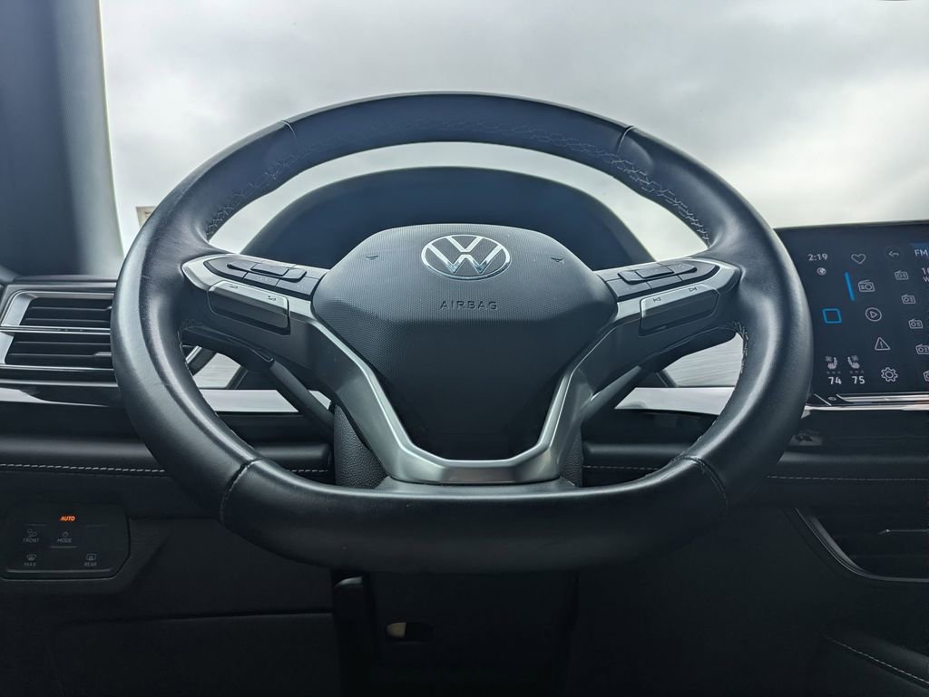 Used 2025 Volkswagen Atlas Cross Sport SE FWD image 21