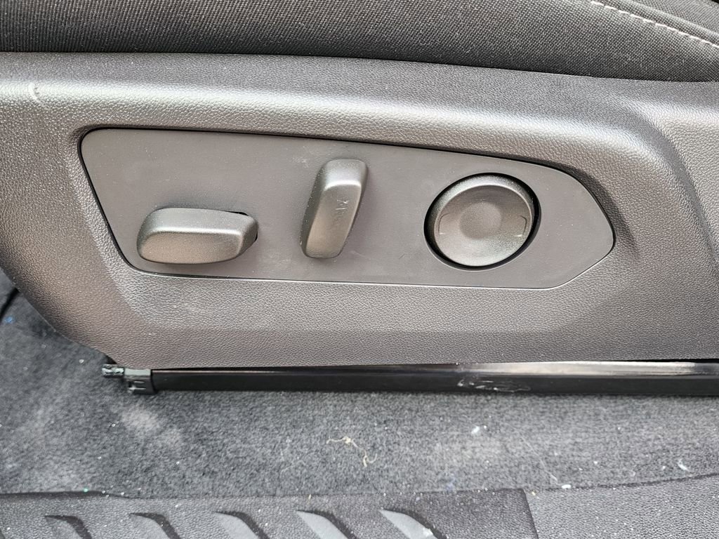 New 2026 GMC Canyon Elevation w/ Convenience Package image 16