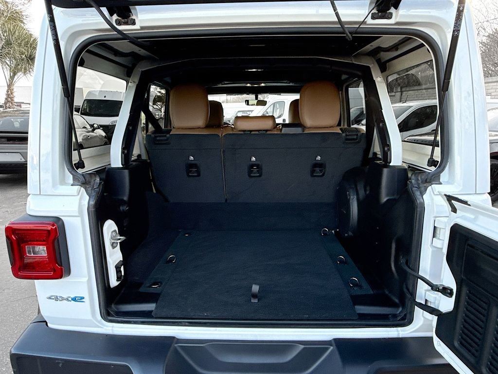 Used 2023 Jeep Wrangler Unlimited Sahara image 30