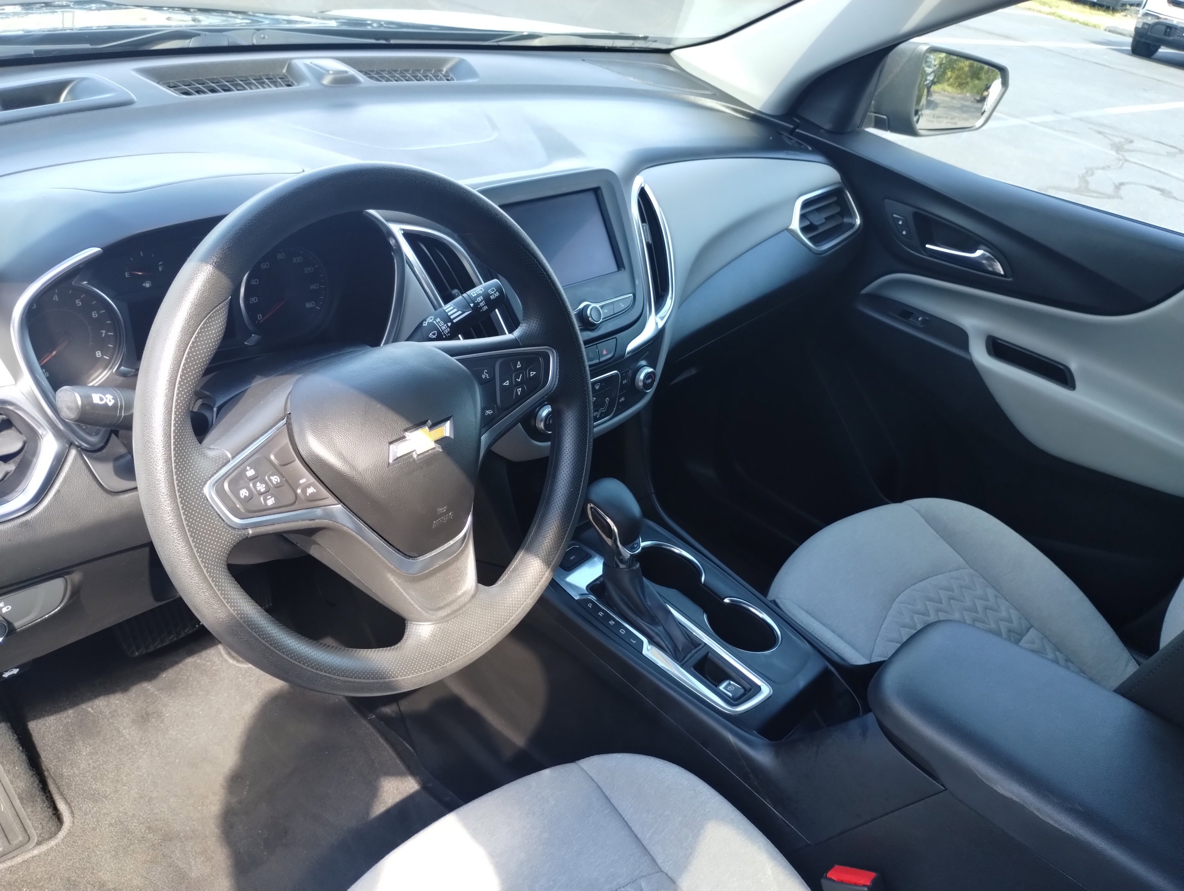 Used 2022 Chevrolet Equinox LS w/ LS Convenience Package image 9