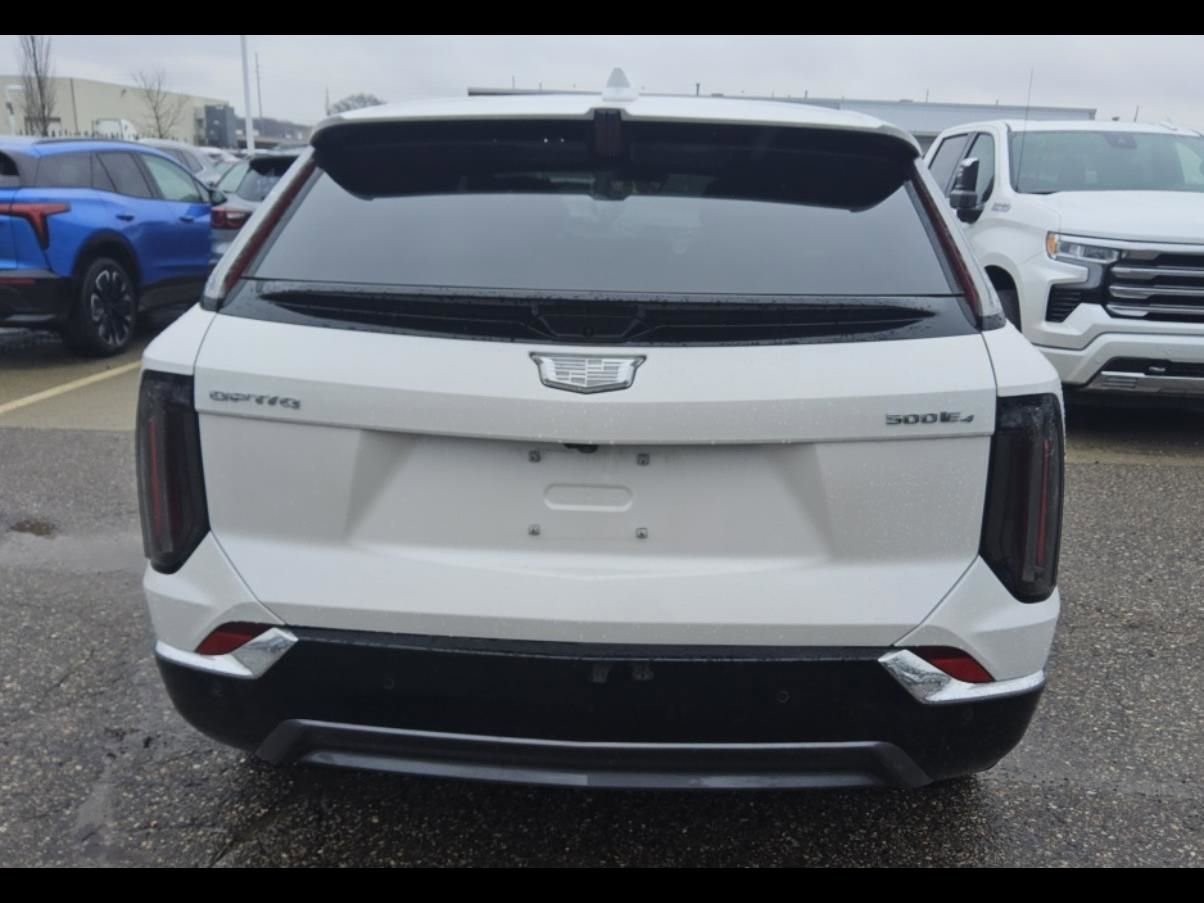 Certified 2025 Cadillac Optiq Luxury 2 w/ LPO, Floor Liner Package AWD/4WD image 6