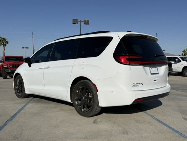Used 2024 Chrysler Pacifica Touring-L w/ S Appearance Package FWD image 3