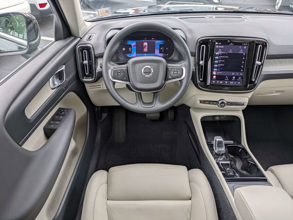 Certified 2023 Volvo XC40 B5 Plus w/ Protection Package Premier AWD/4WD image 20