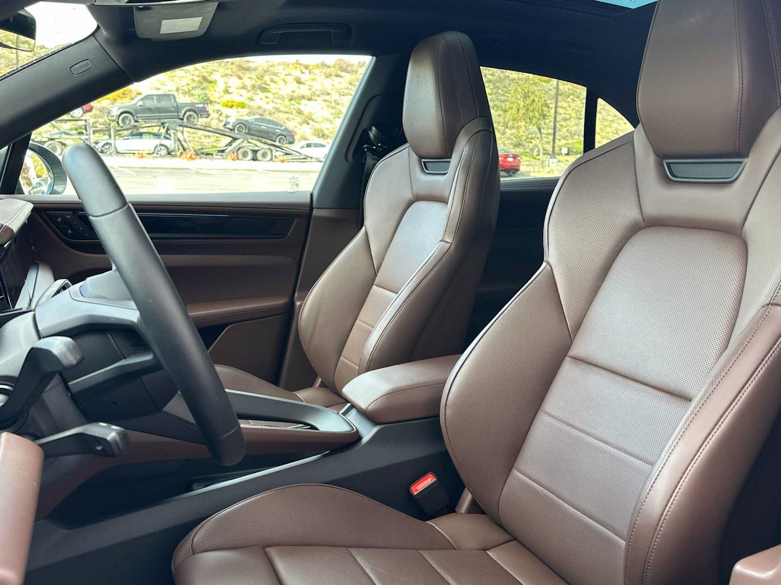 Certified 2025 Porsche Macan Electric RWD image 5