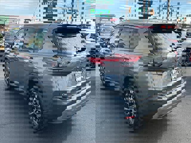 Used 2023 Nissan Rogue SV image 5